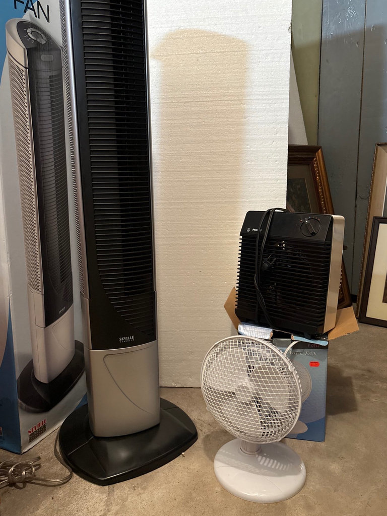 Collection of electric fans (tower and desk) with original box - image 1 of 8