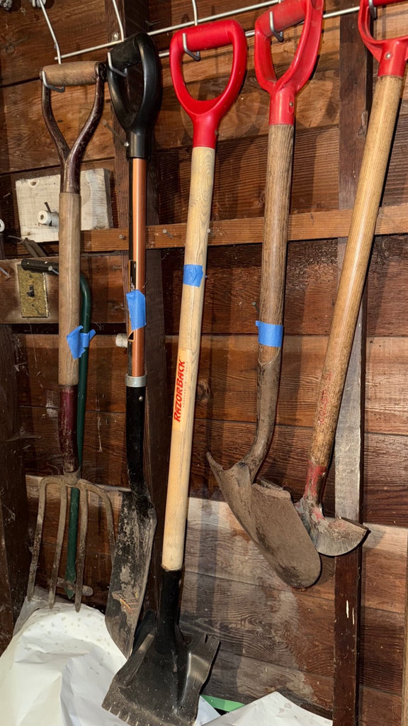 Assorted garden hand tools - image 3 of 3