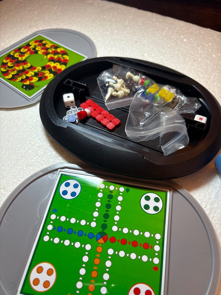 Vintage board games and game components assortment - image 5 of 9