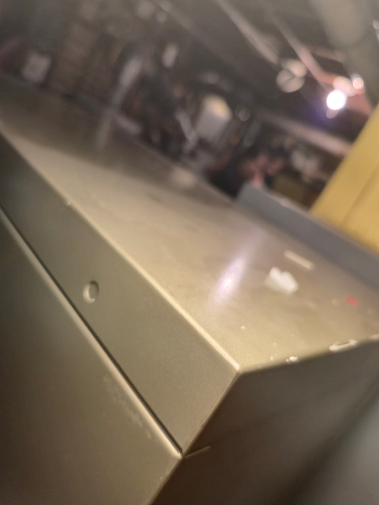 Metal four-drawer filing cabinet - image 4 of 6