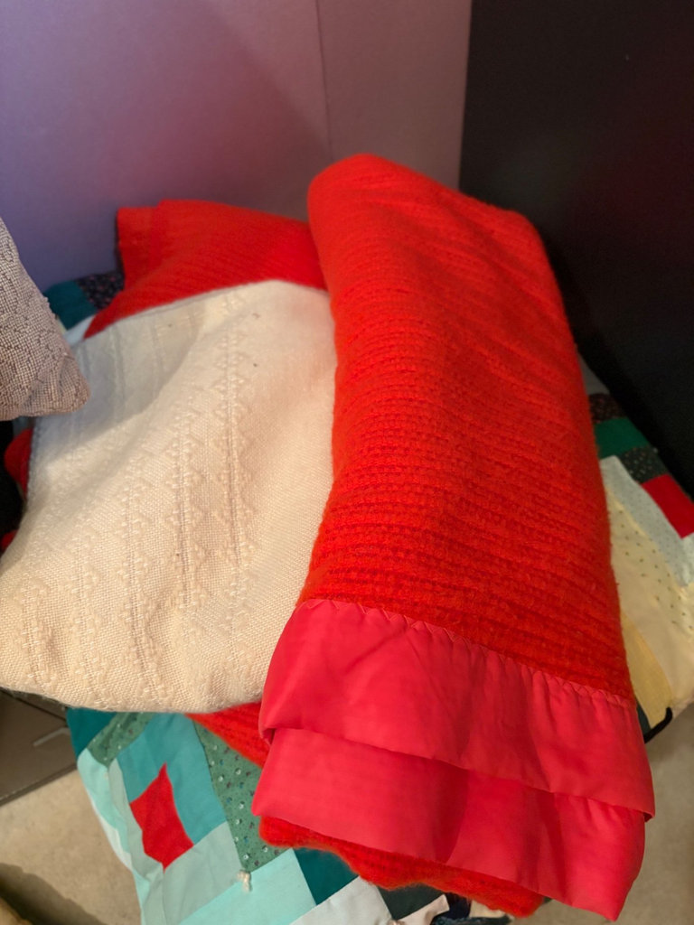 Patchwork quilts and decorative cushions - image 2 of 9