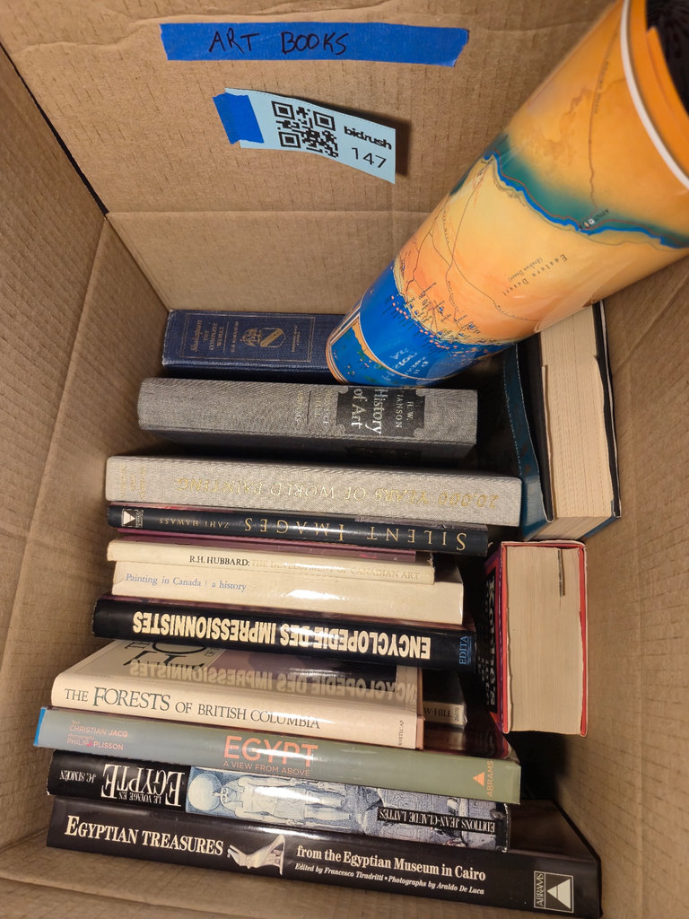 Art books and a large map atlas - image 1 of 2