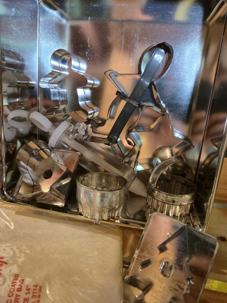 Vintage hand mixer with baking accessories and pastry decorating set - image 2 of 7