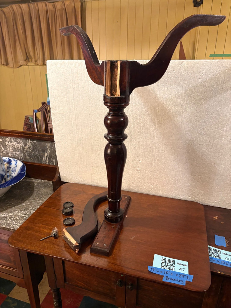 Pedestal wooden table with broken leg - image 2 of 8