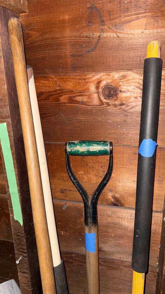 Assorted cleaning and gardening tools - image 4 of 4