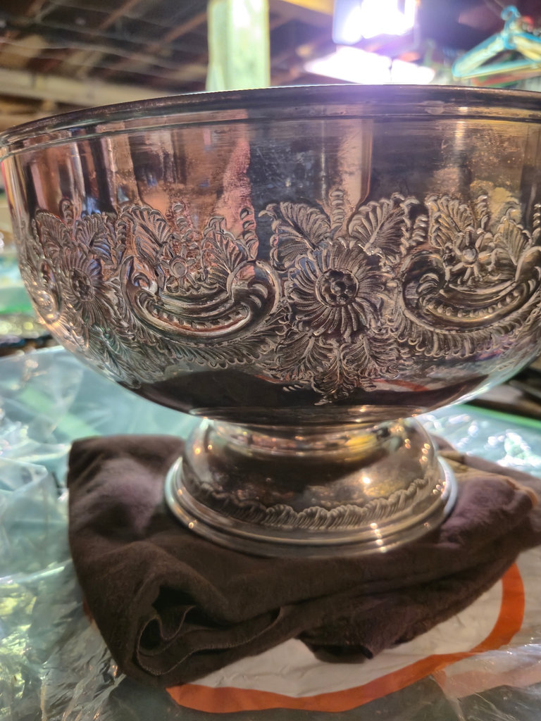 Silver plate engraved compote bowl on a pedestal - image 1 of 4