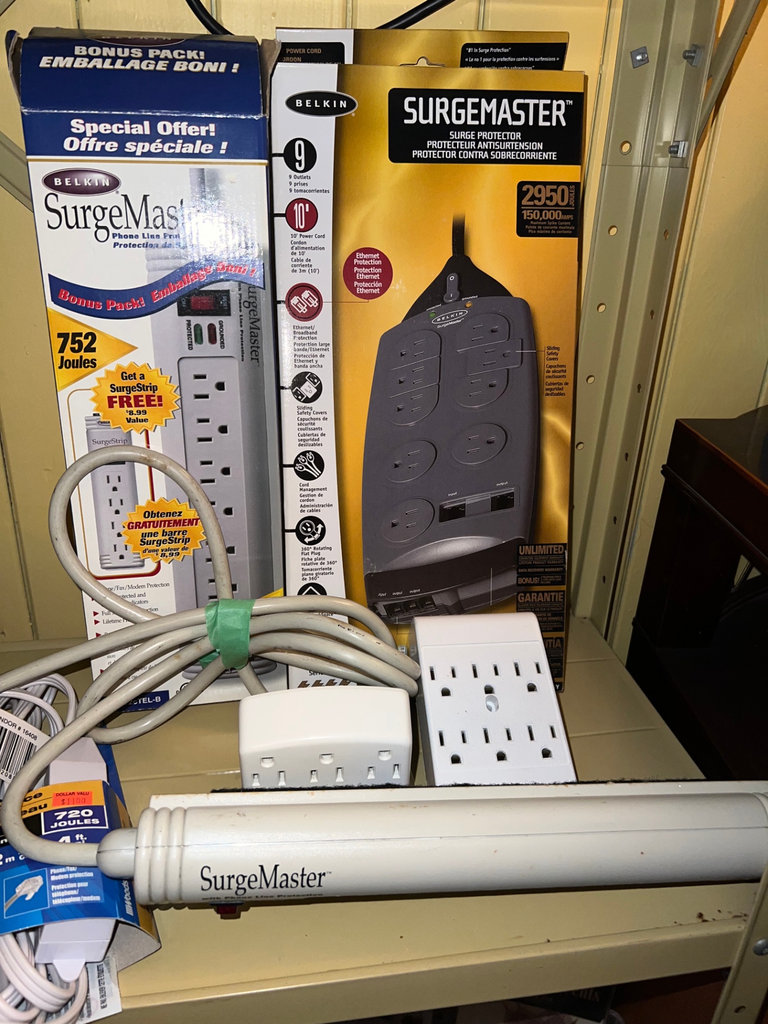 Surge protectors, power strips, and a UPS backup battery - image 5 of 5