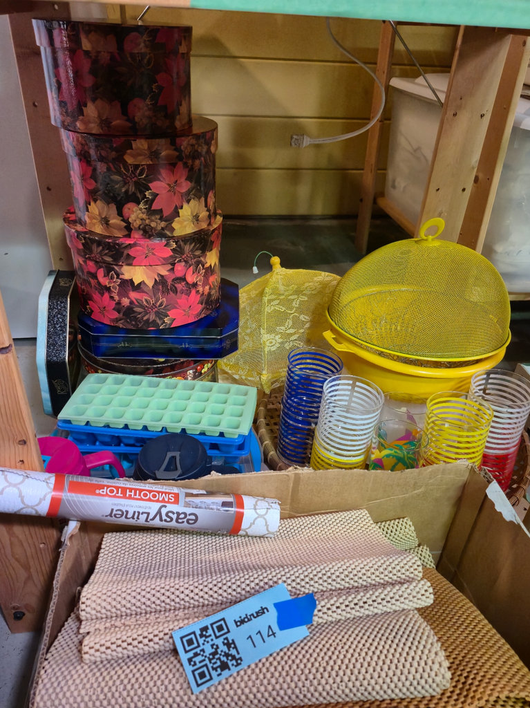 Assorted kitchenware and home decor items - image 1 of 7