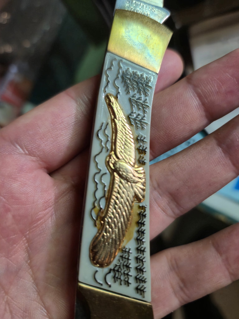 Passport cover, wallets, gloves, and collectible eagle pocket knife with certificate - image 2 of 5