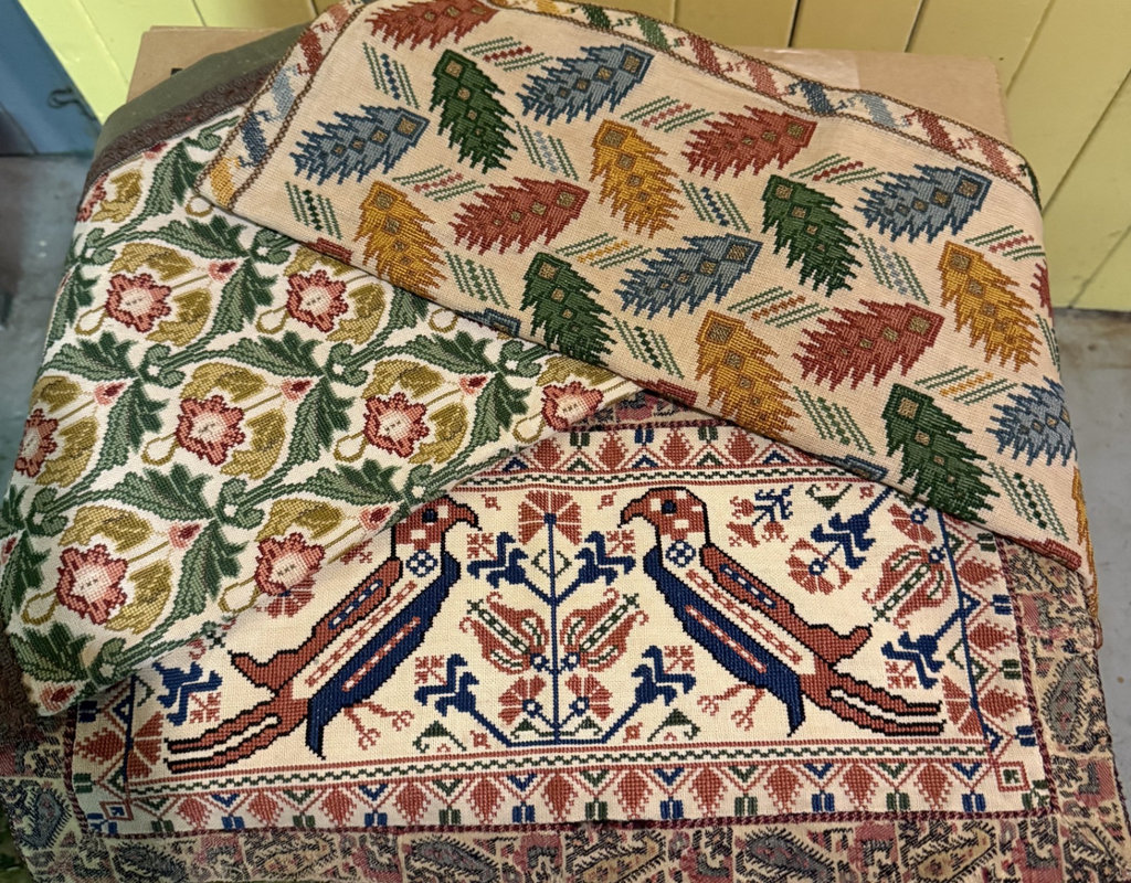 Assorted vintage textiles and a brown zippered pouch - image 14 of 14