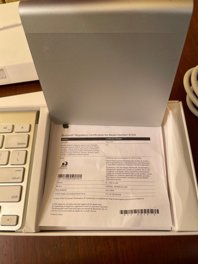 Apple wireless keyboards and trackpad - image 3 of 3