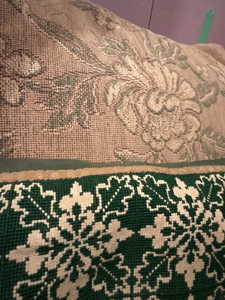 Patchwork quilts and decorative cushions - image 7 of 9