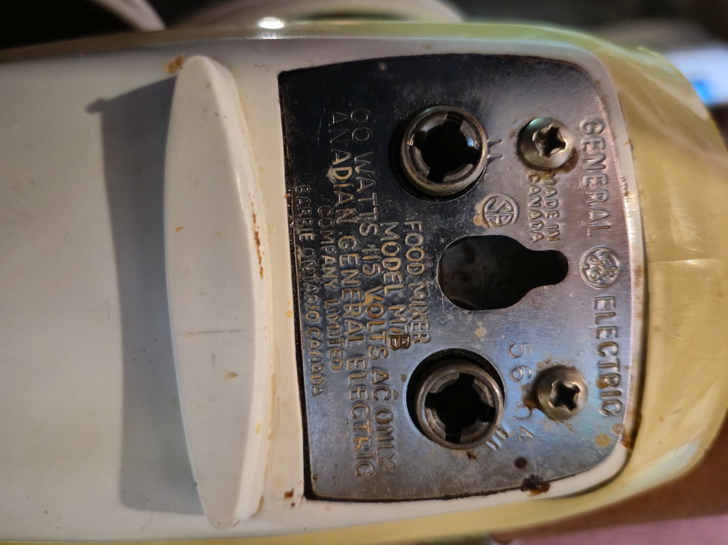 Vintage hand mixer with baking accessories and pastry decorating set - image 5 of 7