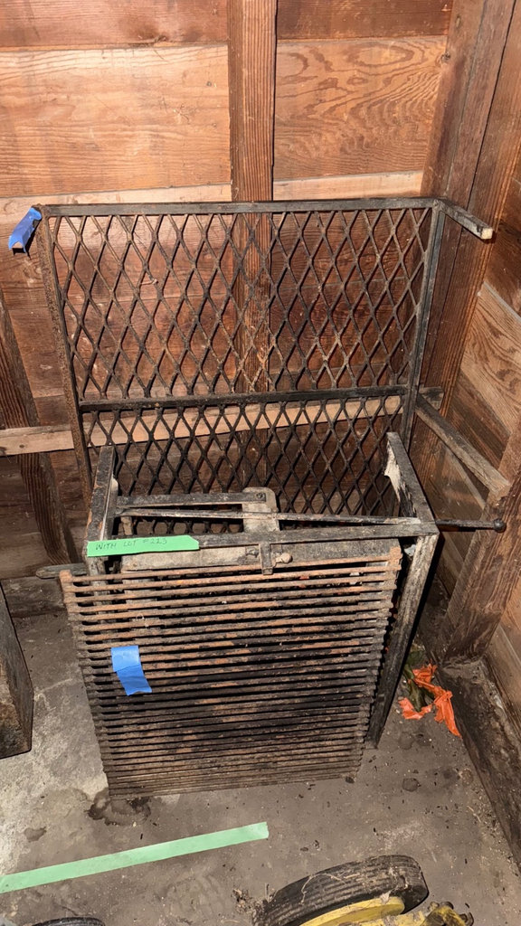 Large BBQ grill box and grate racks - image 4 of 5