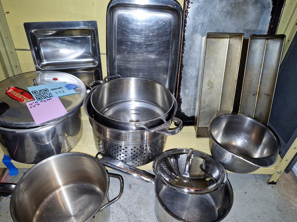 Stainless steel cookware and bakeware set - image 1 of 11
