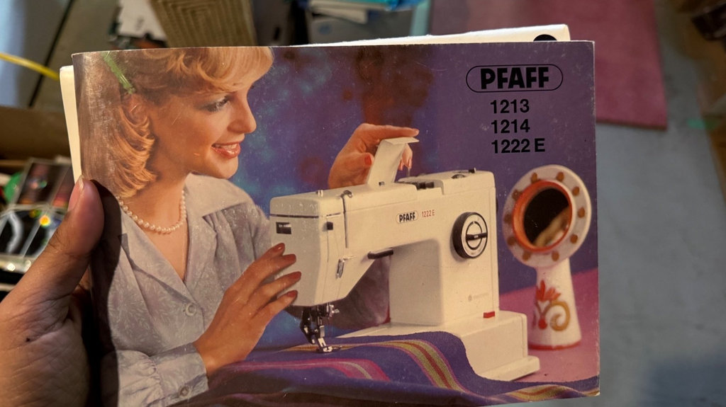 Pfaff sewing machine with accessories and manuals - image 6 of 9