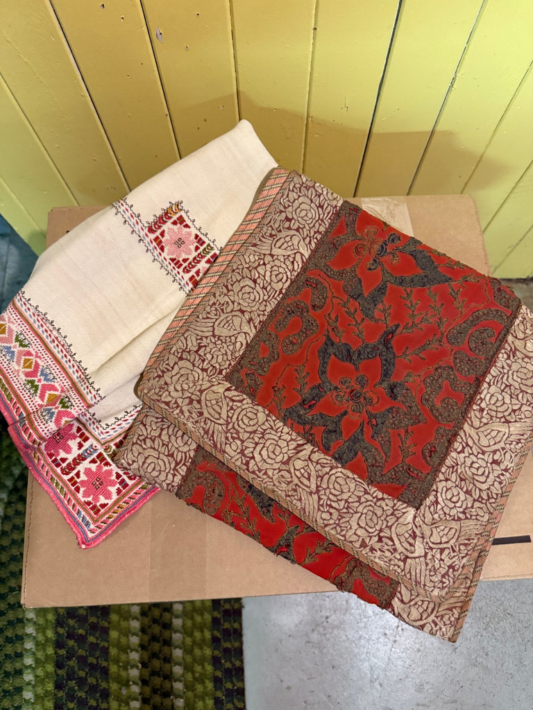 Assorted vintage textiles and a brown zippered pouch - image 11 of 14