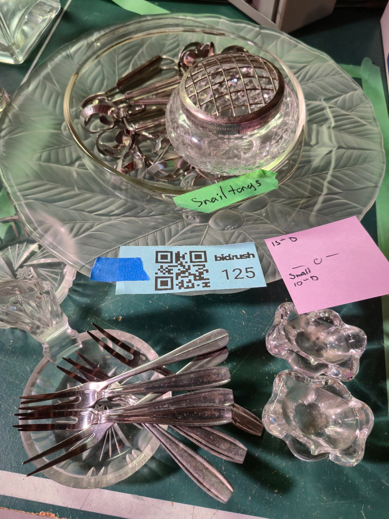 Crystal service ware and flatware - image 1 of 6