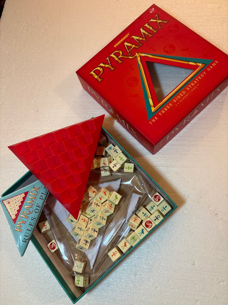 Vintage board games and game components assortment - image 8 of 9