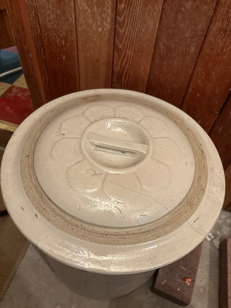 Medalta 8 Medicine Hat Alberta stoneware crock with lid - image 4 of 6