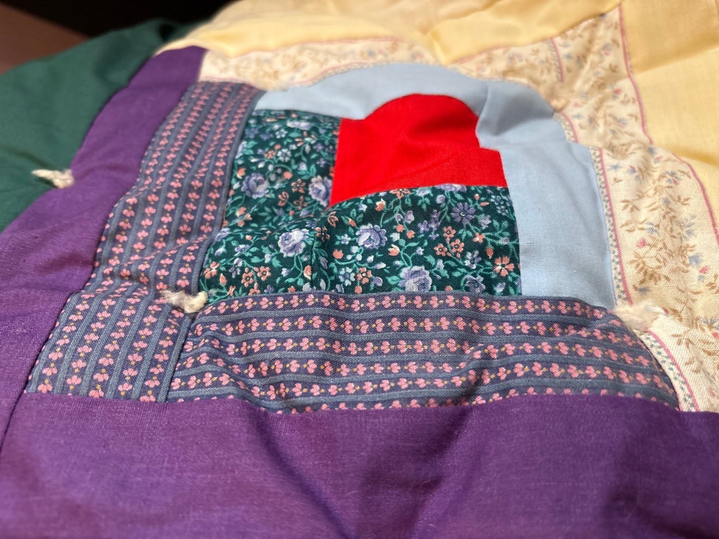Patchwork quilts and decorative cushions - image 4 of 9