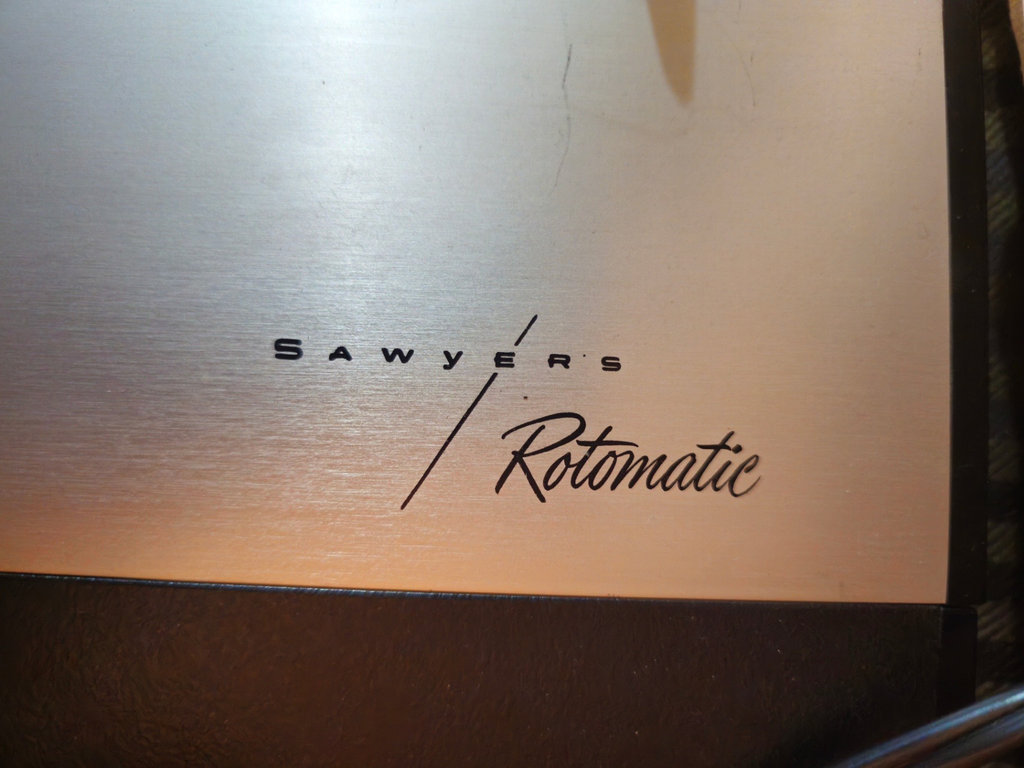 Sawyers Rotomatic Model 700 Black projector with and projector screen - image 1 of 5