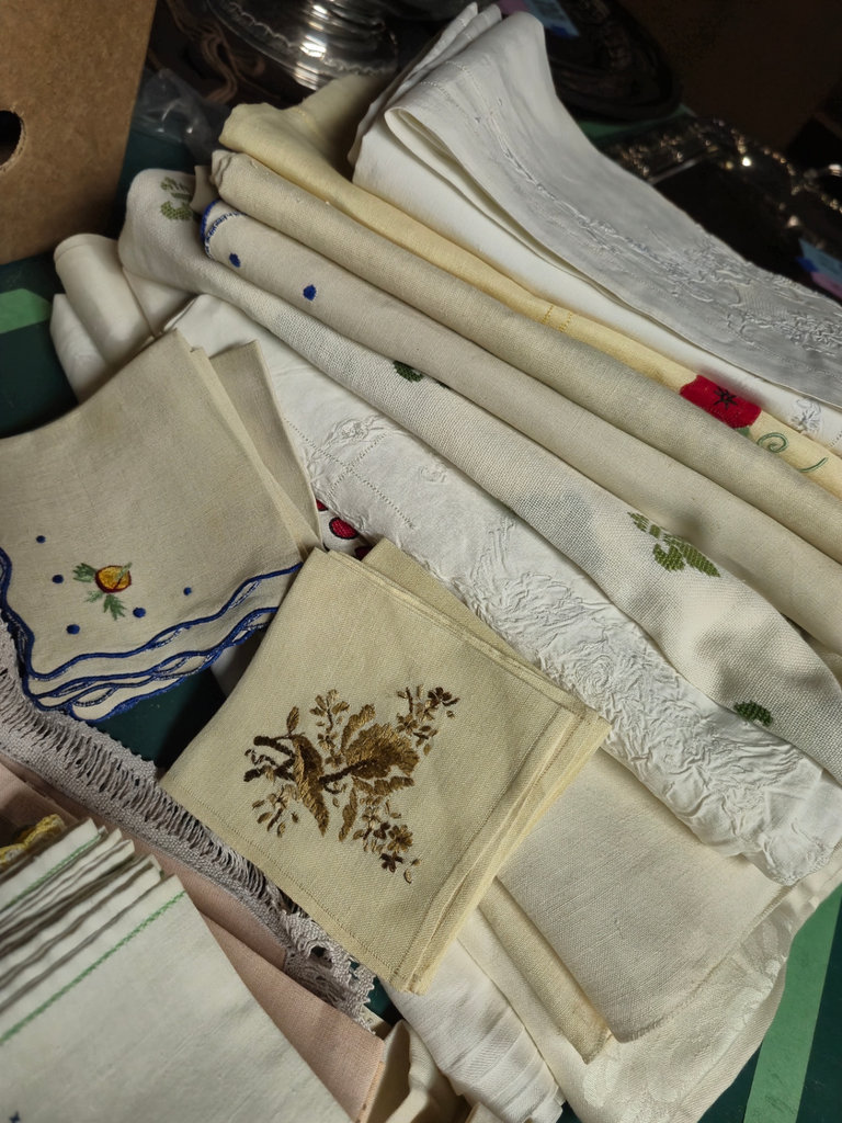 Embroidered Linen Napkins and Table Linens - image 5 of 5