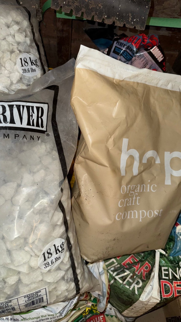 Assorted gardening bags: compost, soil blends, pebbles, and gravel - image 1 of 7