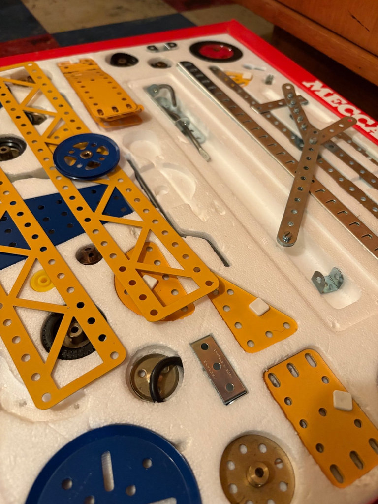 Meccano construction toy set - image 3 of 5