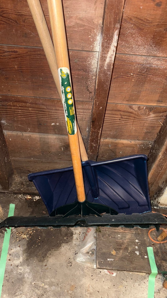 Plastic-blade shovels with wooden handles and a circular-grip scoop - image 2 of 3