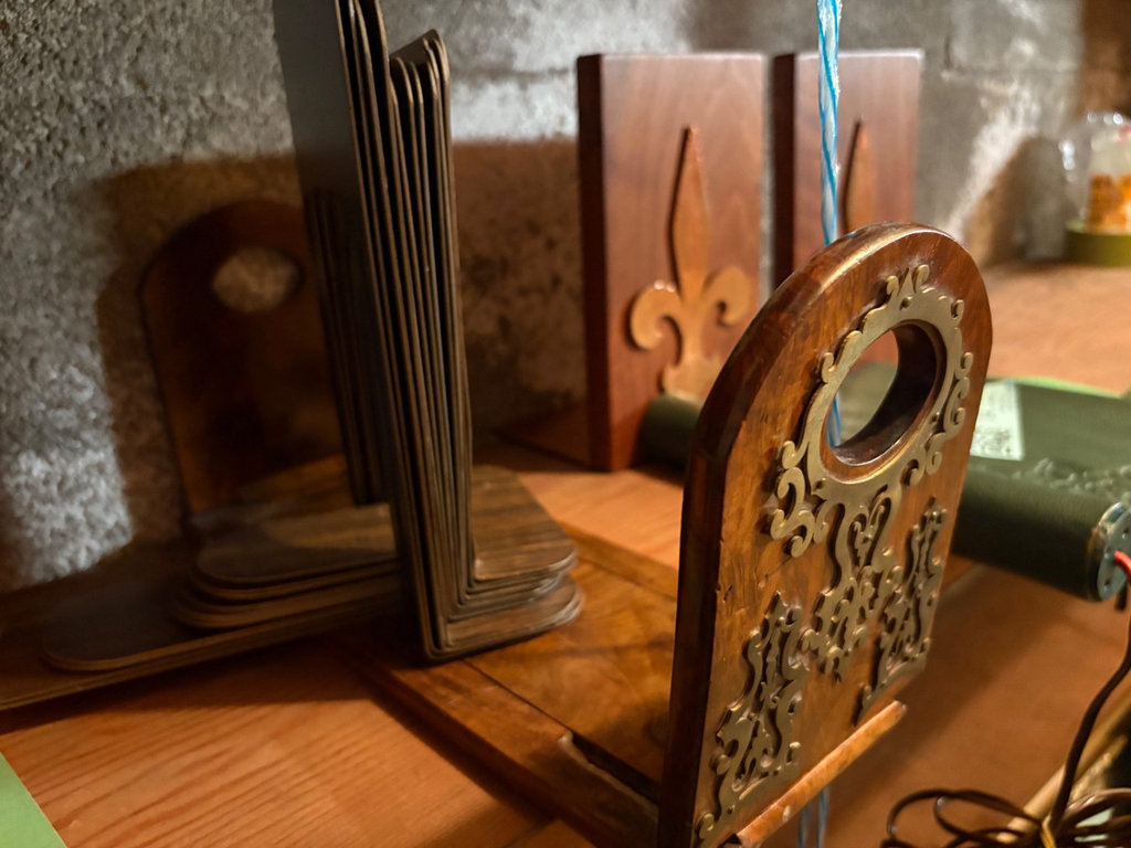 Vintage leather light-up reader and bookend pieces with fleur-de-lis motifs - image 4 of 5