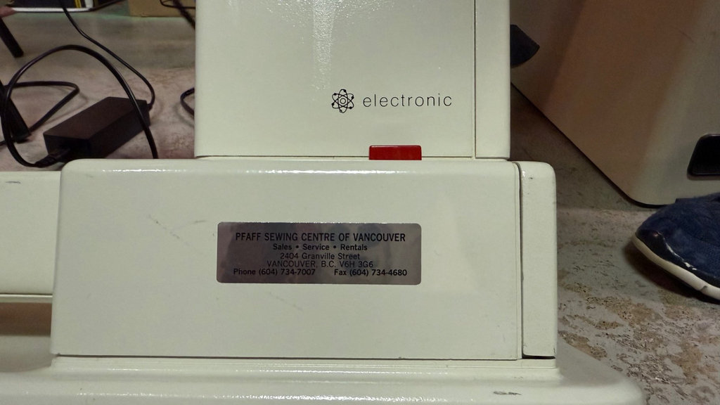 Pfaff sewing machine with accessories and manuals - image 7 of 9