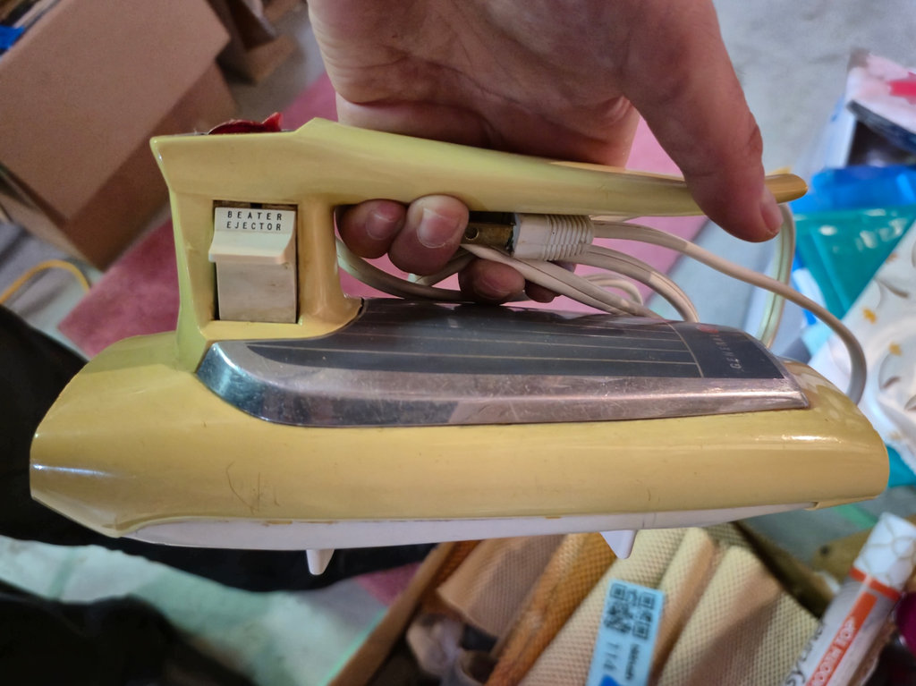 Vintage hand mixer with baking accessories and pastry decorating set - image 3 of 7
