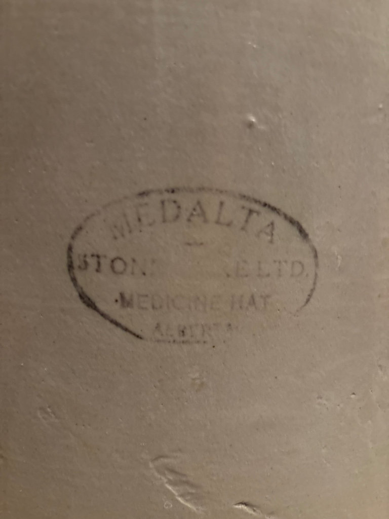 Medalta 8 Medicine Hat Alberta stoneware crock with lid - image 2 of 6