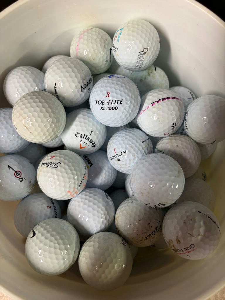 Bucket of 100 used Golf Balls - image 2 of 2
