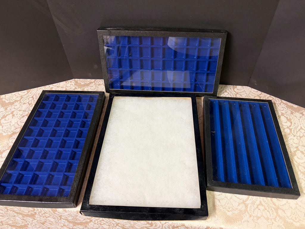 4 Display Cases - image 1 of 3