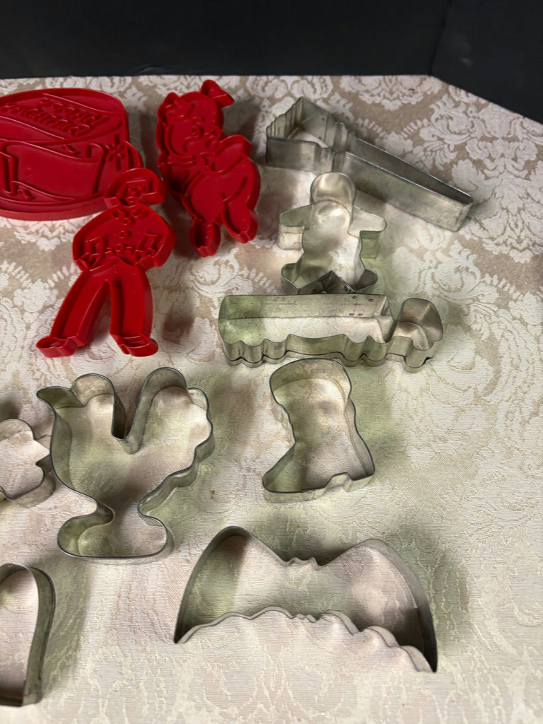 30 Vintage Cookie Cutters  - image 2 of 5