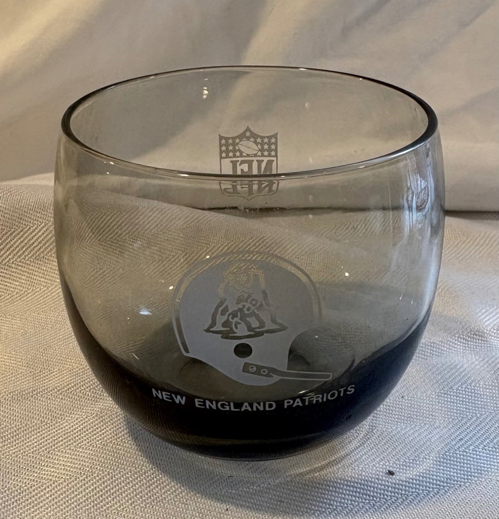 Vintage Cocktail Shaker and Logo Bar Glasses  - image 10 of 18