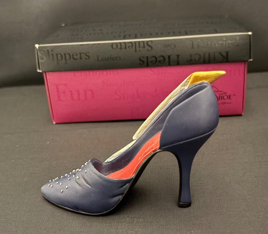 Just The Right Shoe !  - image 6 of 13