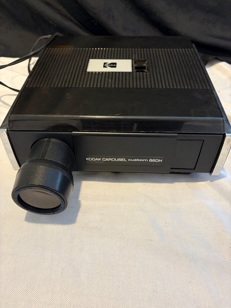 Vintage Kodak Carousel 860 H Slide Projector and Screen  - image 4 of 8