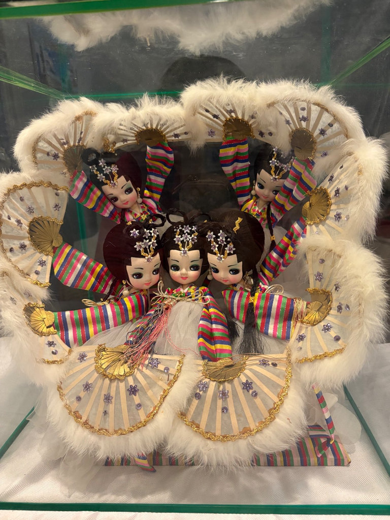 Korean “Big Eyes” Doll Display - image 1 of 4
