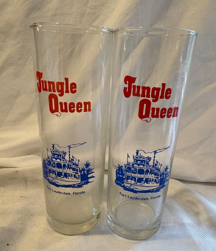Vintage Cocktail Shaker and Logo Bar Glasses  - image 11 of 18