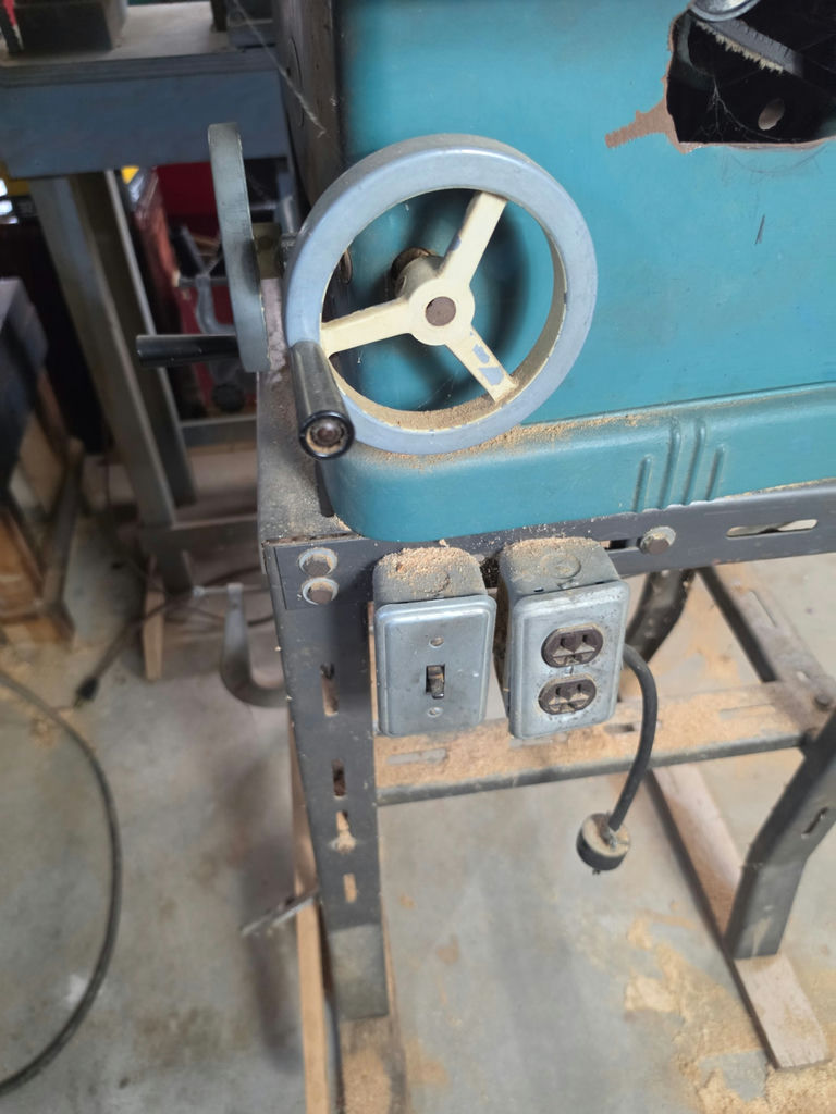 Vintage General Mfg Co Ltd 10" Tilting Arbor Table Saw w/ 3/4 HP GE Motor - image 4 of 7