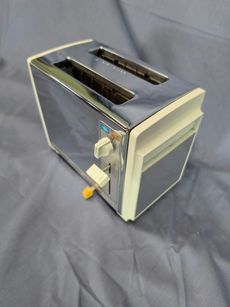Vintage Proctor-Silex 2-Slice Chrome & Cream Toaster – Dual Language Settings - image 3 of 4