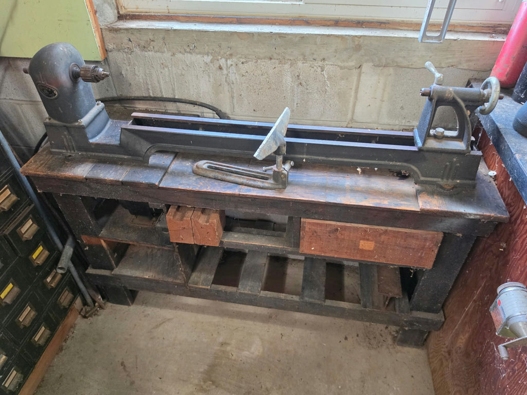 Vintage Beaver 3400 Wood Lathe by The Callander Foundry – Complete with Motor & Workbench - image 1 of 7