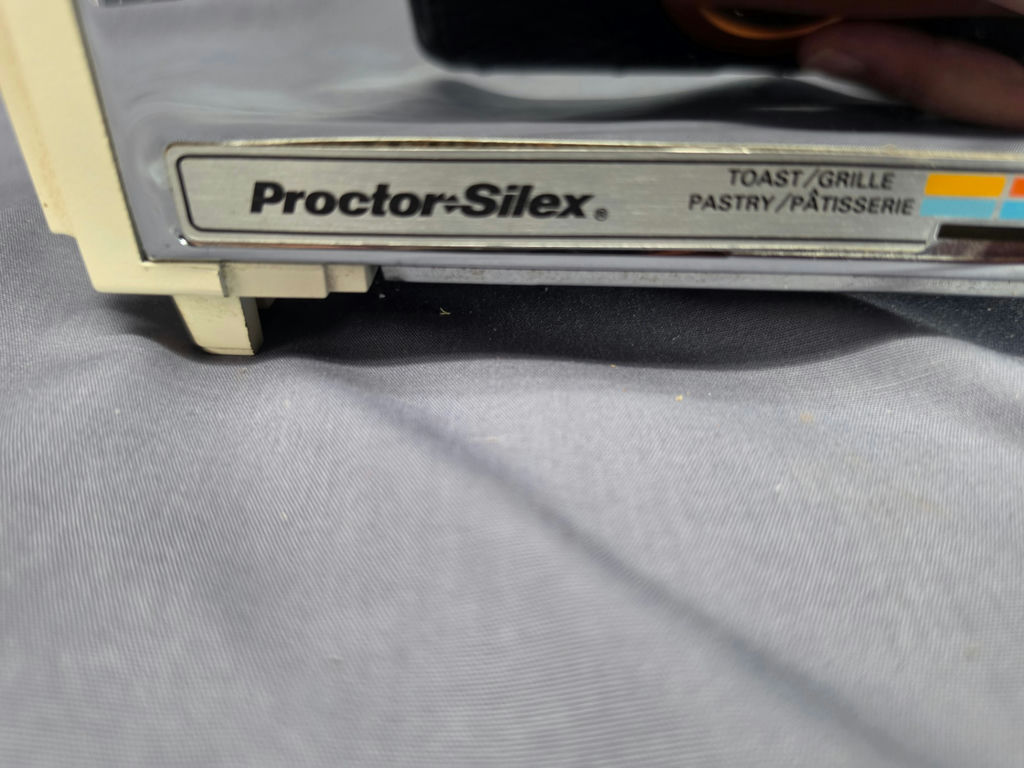 Vintage Proctor-Silex 2-Slice Chrome & Cream Toaster – Dual Language Settings - image 2 of 4