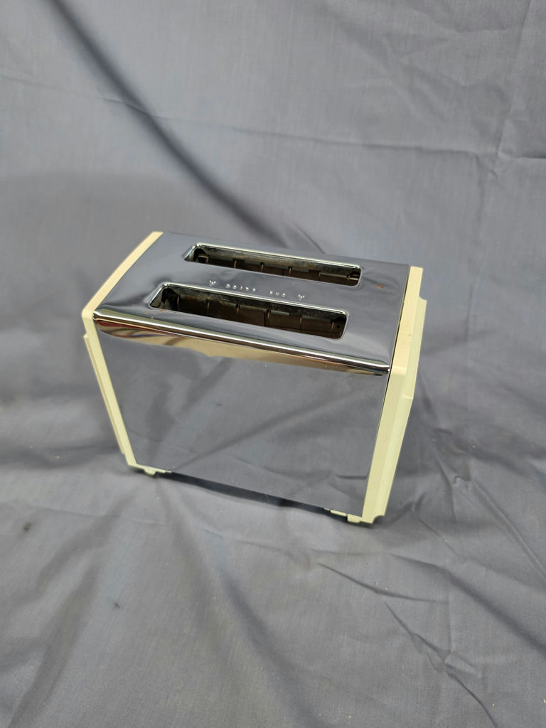 Vintage Proctor-Silex 2-Slice Chrome & Cream Toaster – Dual Language Settings - image 4 of 4