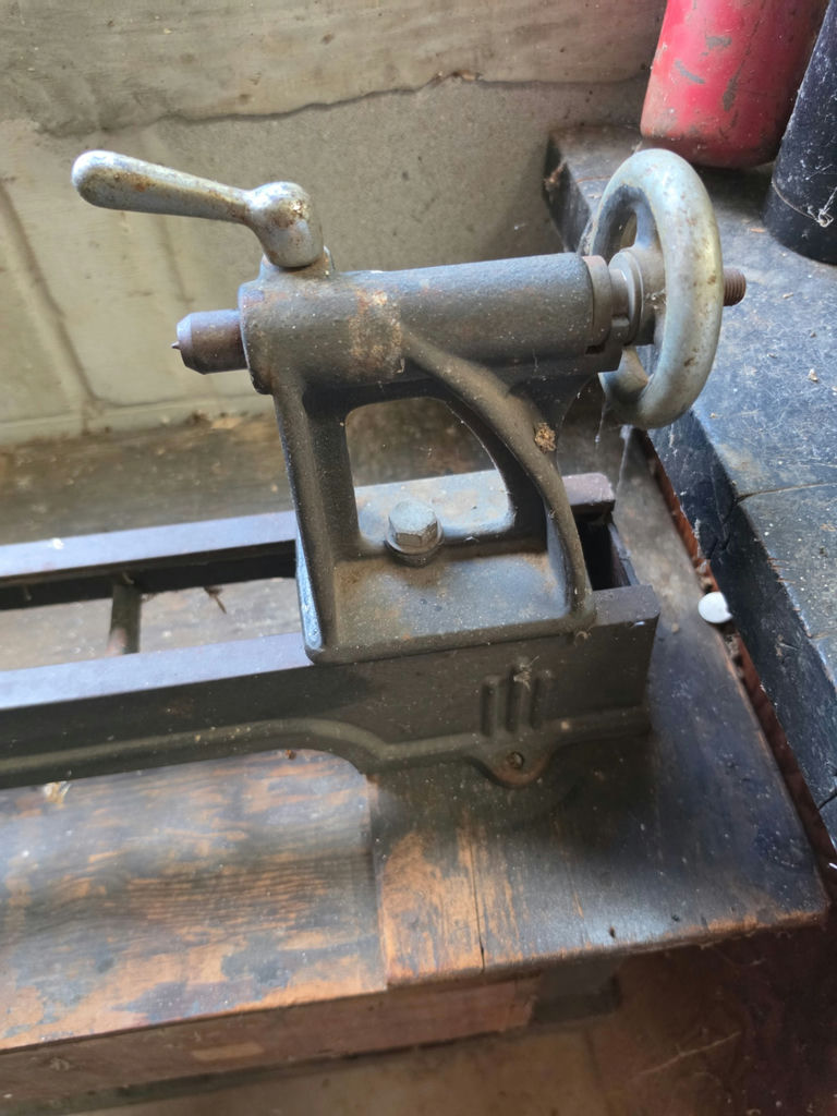 Vintage Beaver 3400 Wood Lathe by The Callander Foundry – Complete with Motor & Workbench - image 4 of 7