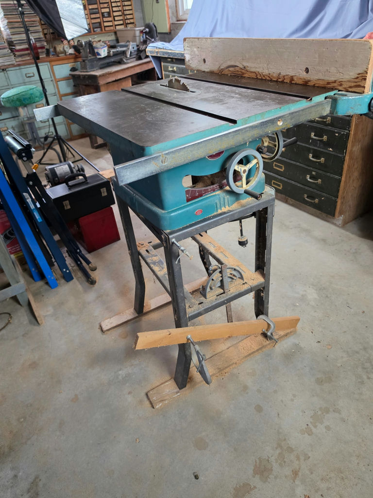 Vintage General Mfg Co Ltd 10" Tilting Arbor Table Saw w/ 3/4 HP GE Motor - image 1 of 7
