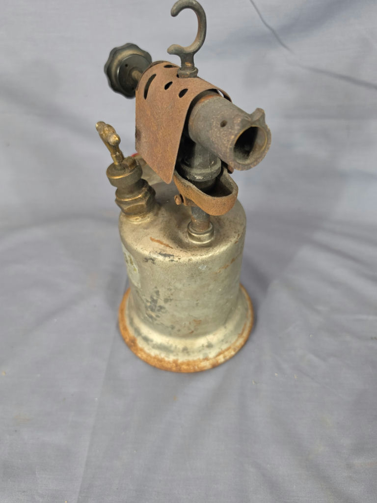 Vintage Workshop Lot: Clayton & Lambert Blowtorch, Stanley Bailey No. 4 & Handyman No. H1204 Planes - image 8 of 9